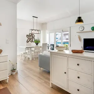 Apartment Getaway W/ Big Balcony By Lovelystay, Faro